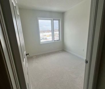 For Lease - 3327 Thunderbird Promenade, Pickering, Ontario - Photo 6