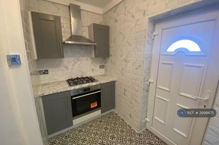 2 bedroom terraced house to rent - Photo 2