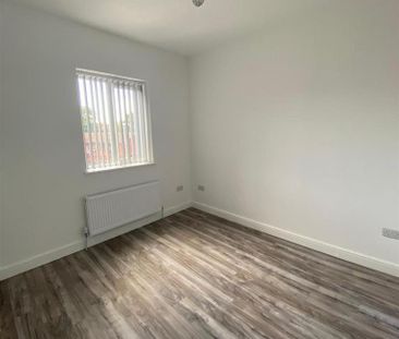 2 bedroom end of terrace house to rent - Photo 3