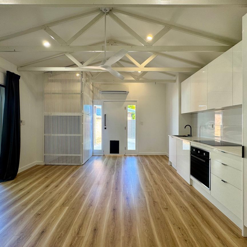 CONVENIENT LIVING IN EMU PLAINS! - Photo 1