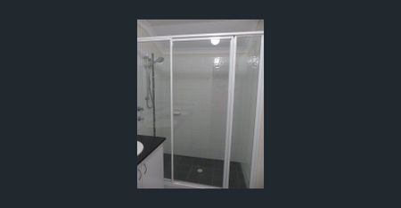 WELL PRESENTED 3X2 HOME, OPPOSITE PARK, WALK TO SHOPS & TRAIN - Photo 2