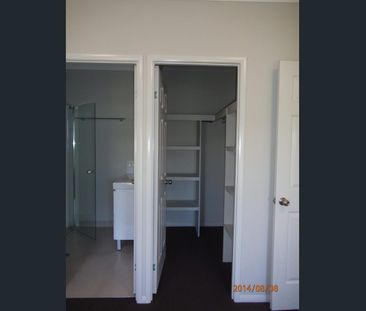 MODERN SPACIOUS 3 BEDROOM HOUSE - AVAILABLE!! - Photo 5