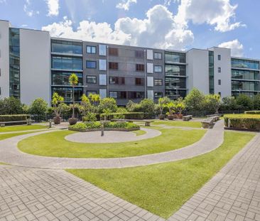 Stunning Fully Furnished Apartment in Viaduct Point - Photo 1