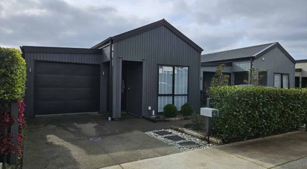 Awesome in Anselmi - Photo 1