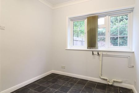 4 bedroom detached house to rent - Photo 3