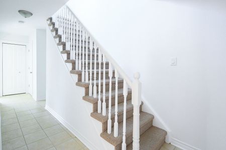 For Lease - 2030 Glenada Crescent, Oakville, Ontario - Photo 5