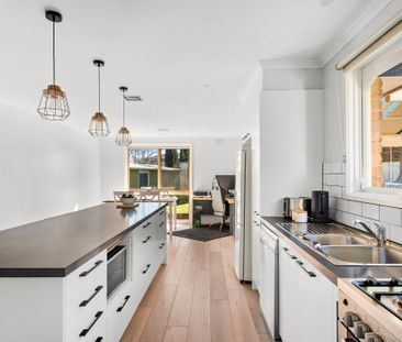 A Family Gem in a Prime Frankston South Location - Photo 6