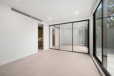 CONTEMPORARY FOUR-LEVEL TOWNHOUSE WITH ROOFTOP - Photo 3