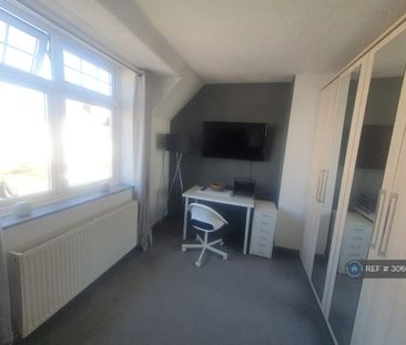 2 bedroom semi-detached house to rent - Photo 2
