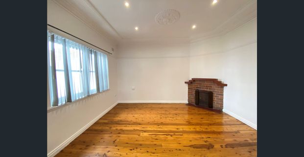 Spacious Family Semi-Detached Home !! - Photo 1