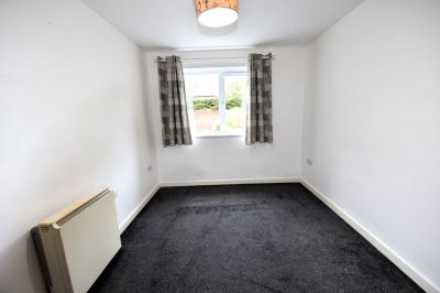 2 bedroom Flat in Flat 10, Leeds - Photo 4