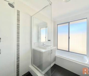 3 Bedroom Dual Key Property in a Great Location - Photo 5