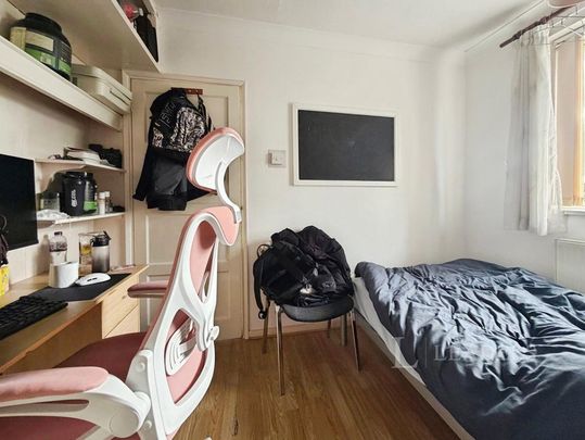 4 bedroom terraced house to rent - Photo 1