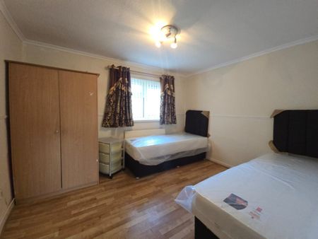 Pentland Road, SL2, Slough - Photo 4