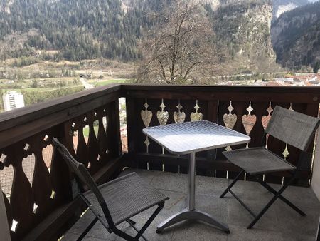 3.5 Zimmer-Dachwohnung mit wunderbarer Sicht auf Thusis zu vermieten - Photo 3