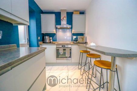 2 bedroom semi-detached house to rent - Photo 4