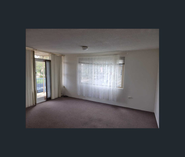 Minutes walk to Station & Shops!! - Photo 2