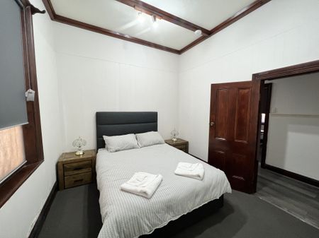 Furnished 3 Bed Apartment - Photo 5