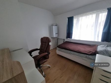 2 bedroom end of terrace house to rent - Photo 5