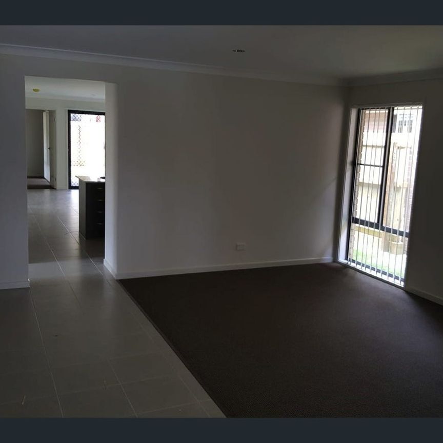 Family Home In Sought After Stoneleigh... - Photo 1