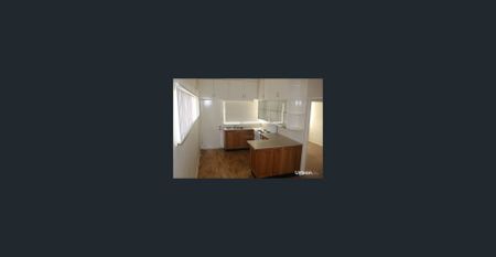 Spacious 2 Bedroom Duplex - Photo 3