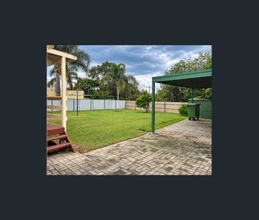Conveniently located close to schools and shopping centres - Photo 2