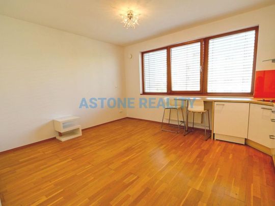 Pronájem bytu 1+kk 30 m2 - Photo 1