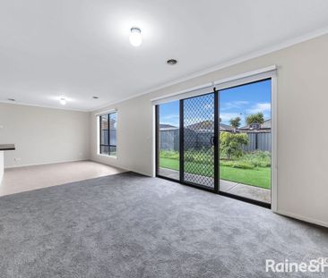 4 Bedroom Family Living in Tarneit - Photo 1