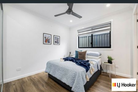 Modern 4 Bedroom Home - Available Now! - Photo 4