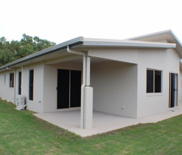 Spacious Family Home in Prime Location - 26 Duranbah Road, Blacks B... - Photo 2