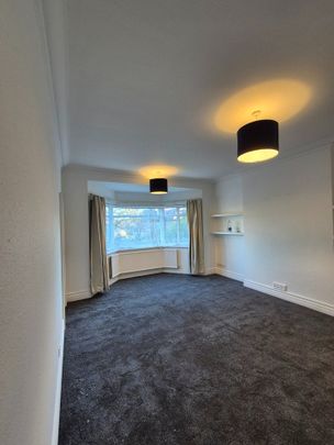 2 Bed Flat, Golders Green Road, NW11 - Photo 1