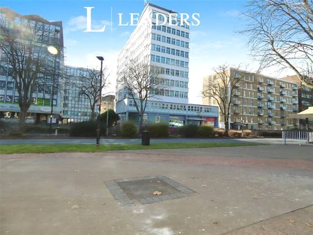 2 bedroom apartment to rent Victoria Avenue, Southend-on-Sea, Essex, SS2 - Photo 5