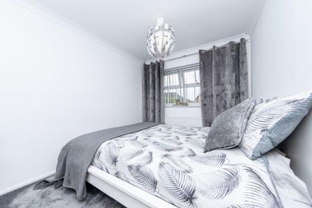 3 Bed Detached House, Clayton Way, LS10 - Photo 4