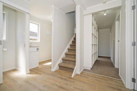 Short walk to School - Photo 5