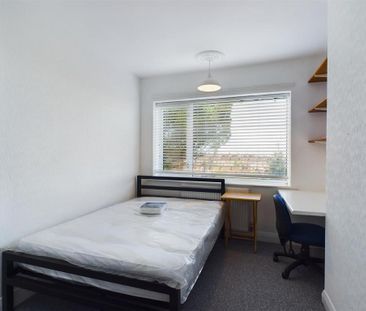 4 bedroom terraced house to rent - Photo 6