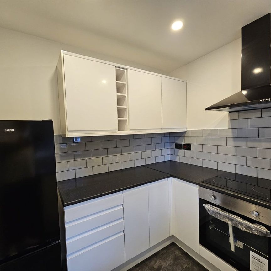 2 Bed Flat, St. Christophers Gardens, CR7 - Photo 1