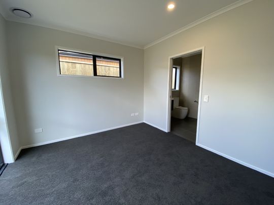 68 Hokioi Drive, Kenepuru - Photo 1