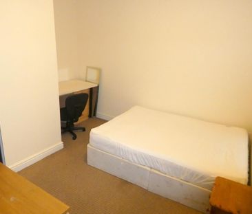 4 bedroom terraced house to rent - Photo 6