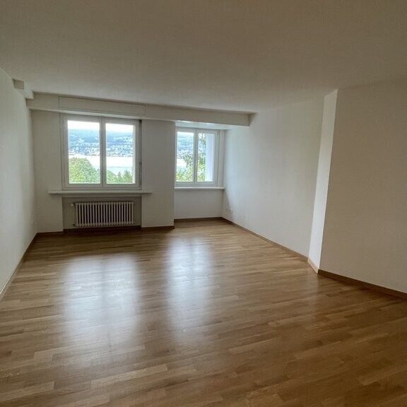 Jewelry piece is looking for a resident - Photo 1