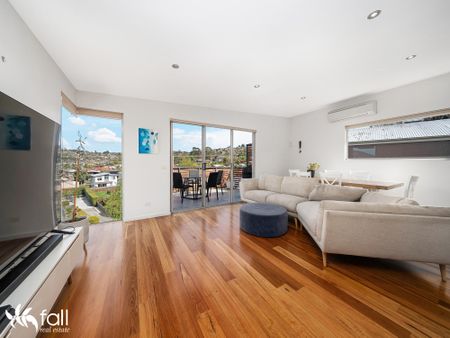 Modern Furnished Townhouse Just Steps from Blackmans Bay Beach - Photo 2