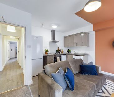 4 bedroom flat to rent - Photo 1