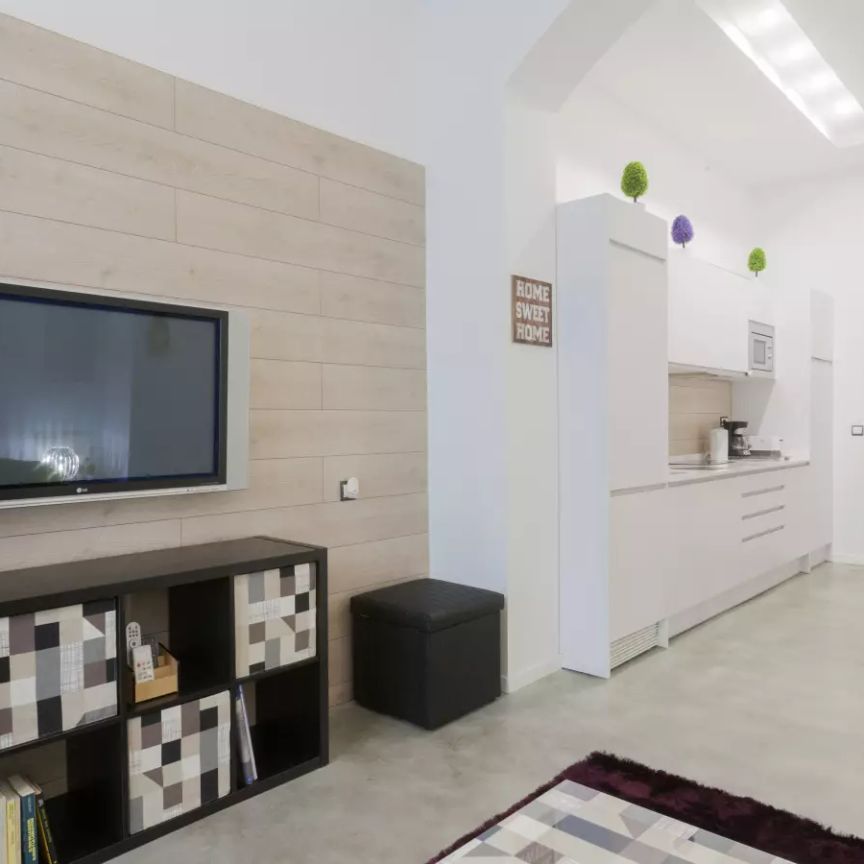 2-bedroom apartment for rent in Universidad, Madrid - Photo 1