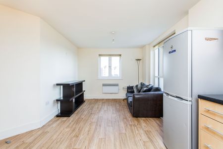 2 bedroom apartment to rent The Roundhouse, Gunwharf Quays, Portsmouth, PO1 - Photo 2