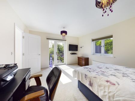 4 bedroom detached house to rent - Photo 3