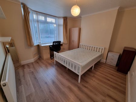 4 Bed Student Accommodation - Photo 2