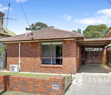 Charming 2 Bedroom Home Minutes from Town - Photo 3