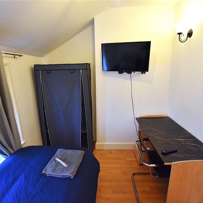 1 bedroom in a house share to rent - Photo 1