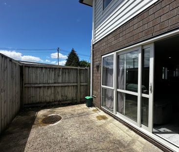 Convenient & Low-Maintenance Townhouse in Prime Central Location - Photo 4