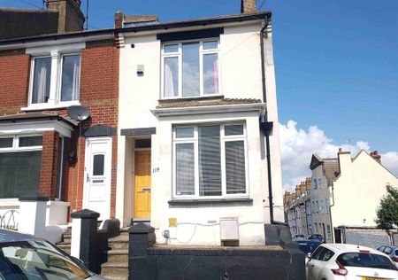 3 bedroom end of terrace house to rent - Photo 4