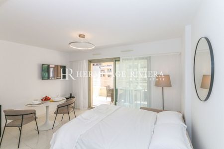 Studio avec terrasse dans le carré d'or - Photo 3